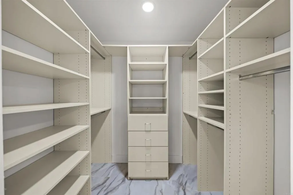 2500 Torrey Pines Rd Unit 305