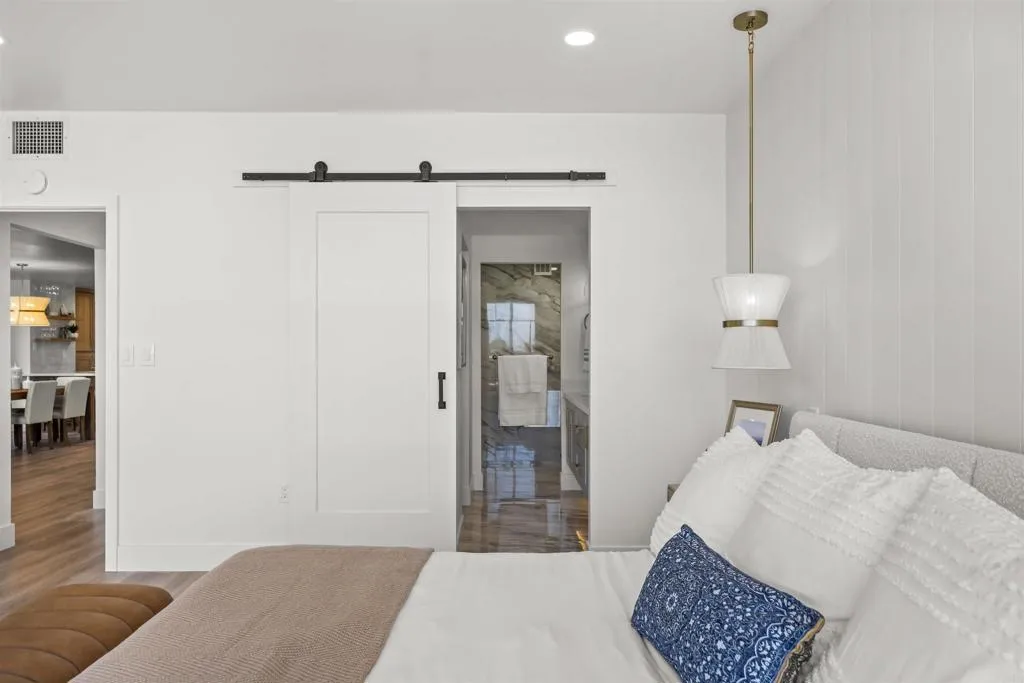 2500 Torrey Pines Rd Unit 305