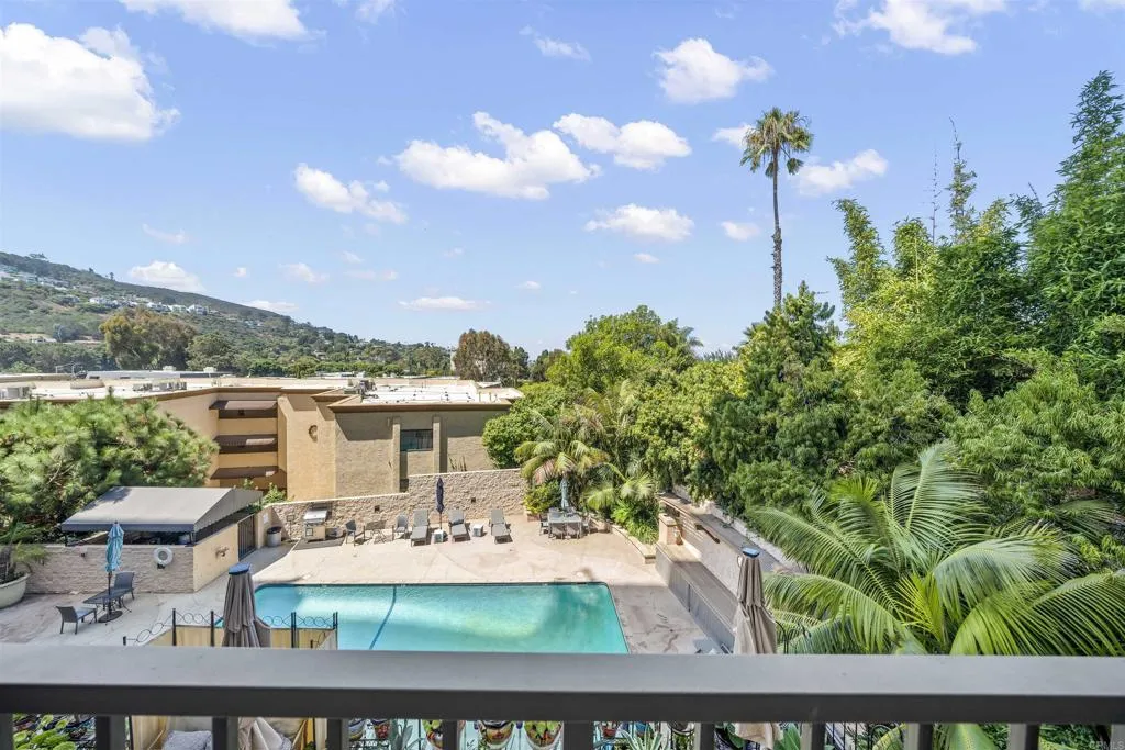 2500 Torrey Pines Rd Unit 305