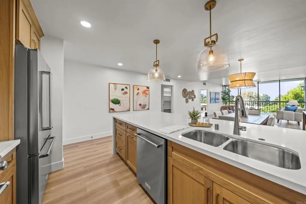 2500 Torrey Pines Rd Unit 305