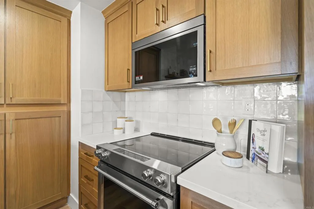 2500 Torrey Pines Rd Unit 305