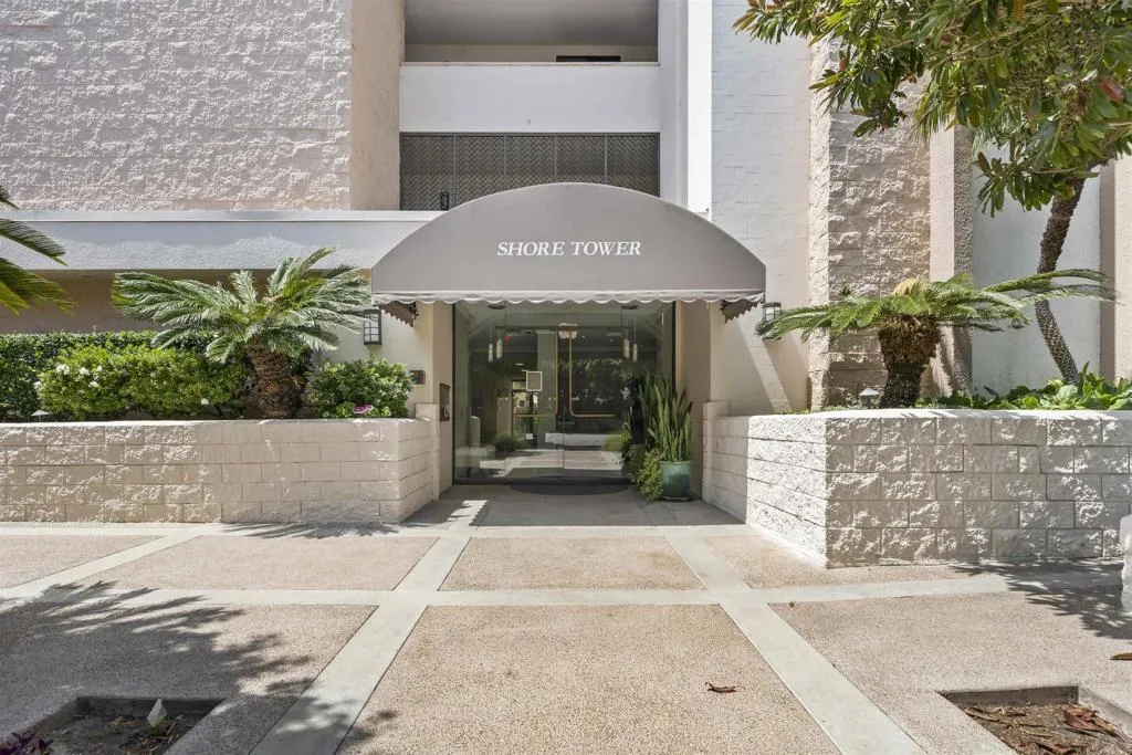 2500 Torrey Pines Rd Unit 305