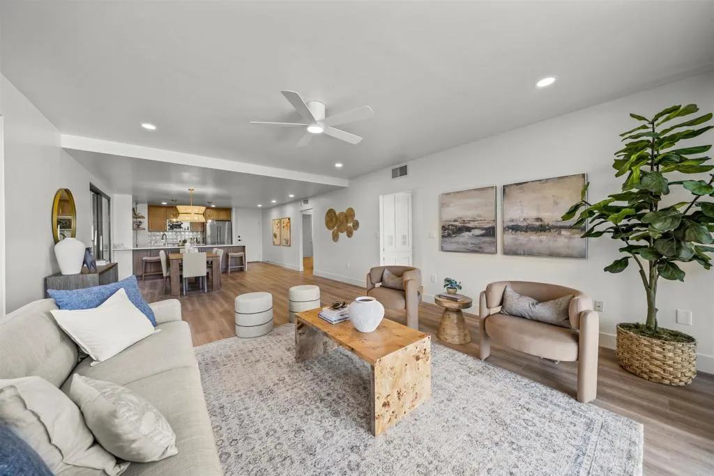 2500 Torrey Pines Rd Unit 305