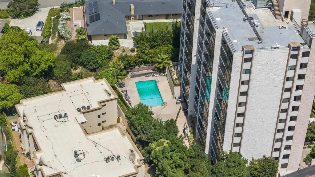 2500 Torrey Pines Rd Unit 305