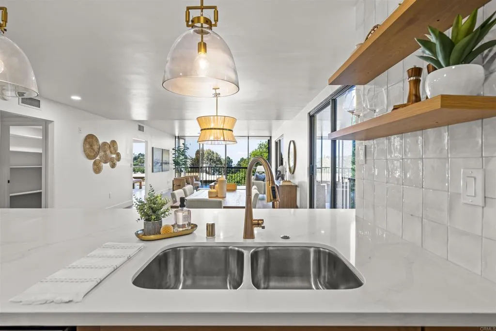 2500 Torrey Pines Rd Unit 305