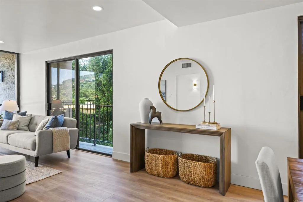 2500 Torrey Pines Rd Unit 305