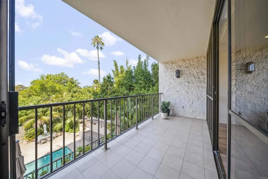 2500 Torrey Pines Rd Unit 305