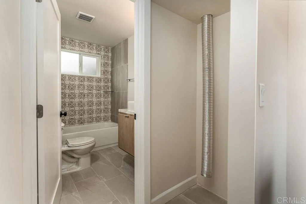 3645 Marlborough Ave