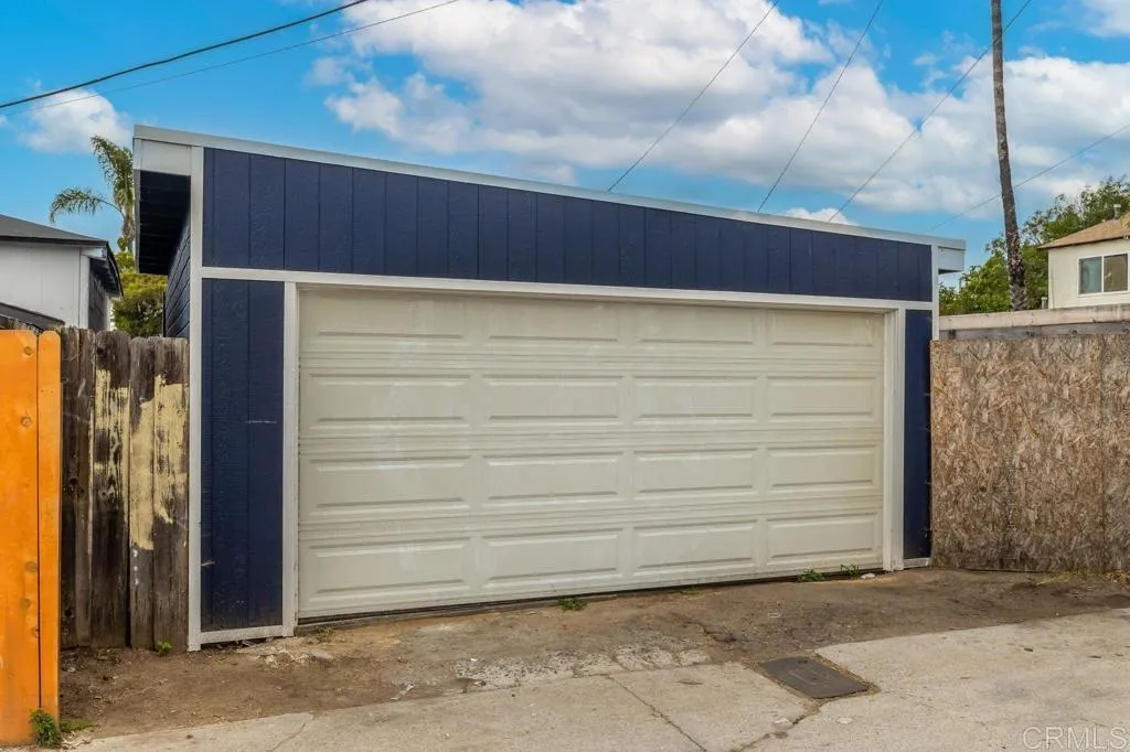 3645 Marlborough Ave