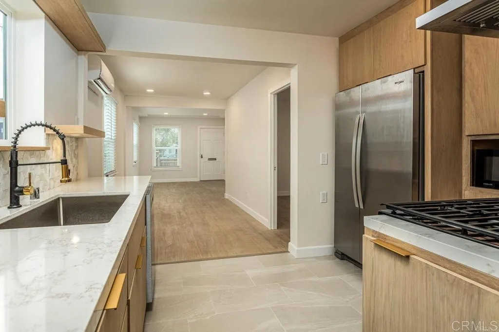 3645 Marlborough Ave