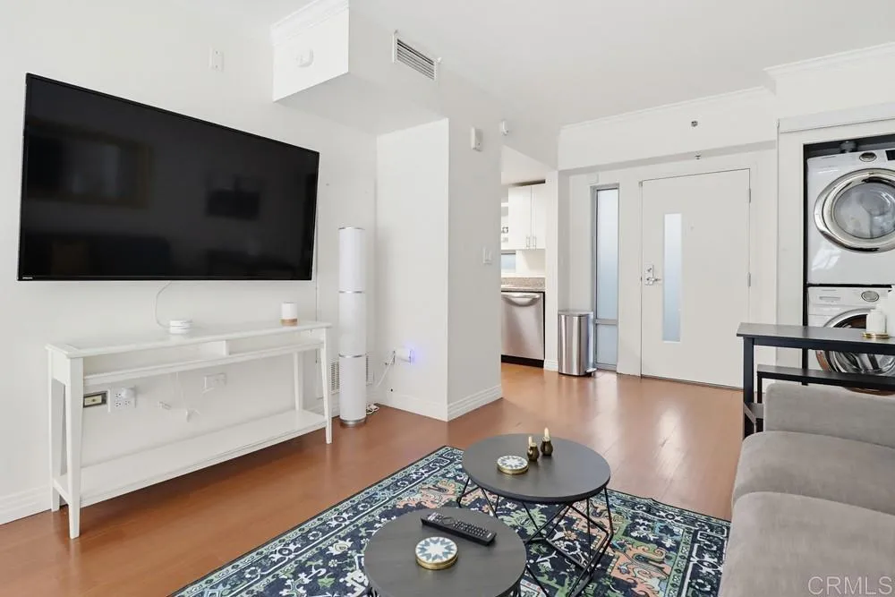 425 W Beech St Unit 226