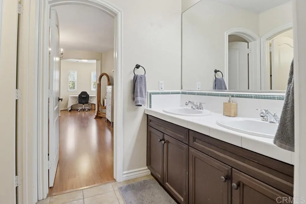 810 Scenic Terrace Pl