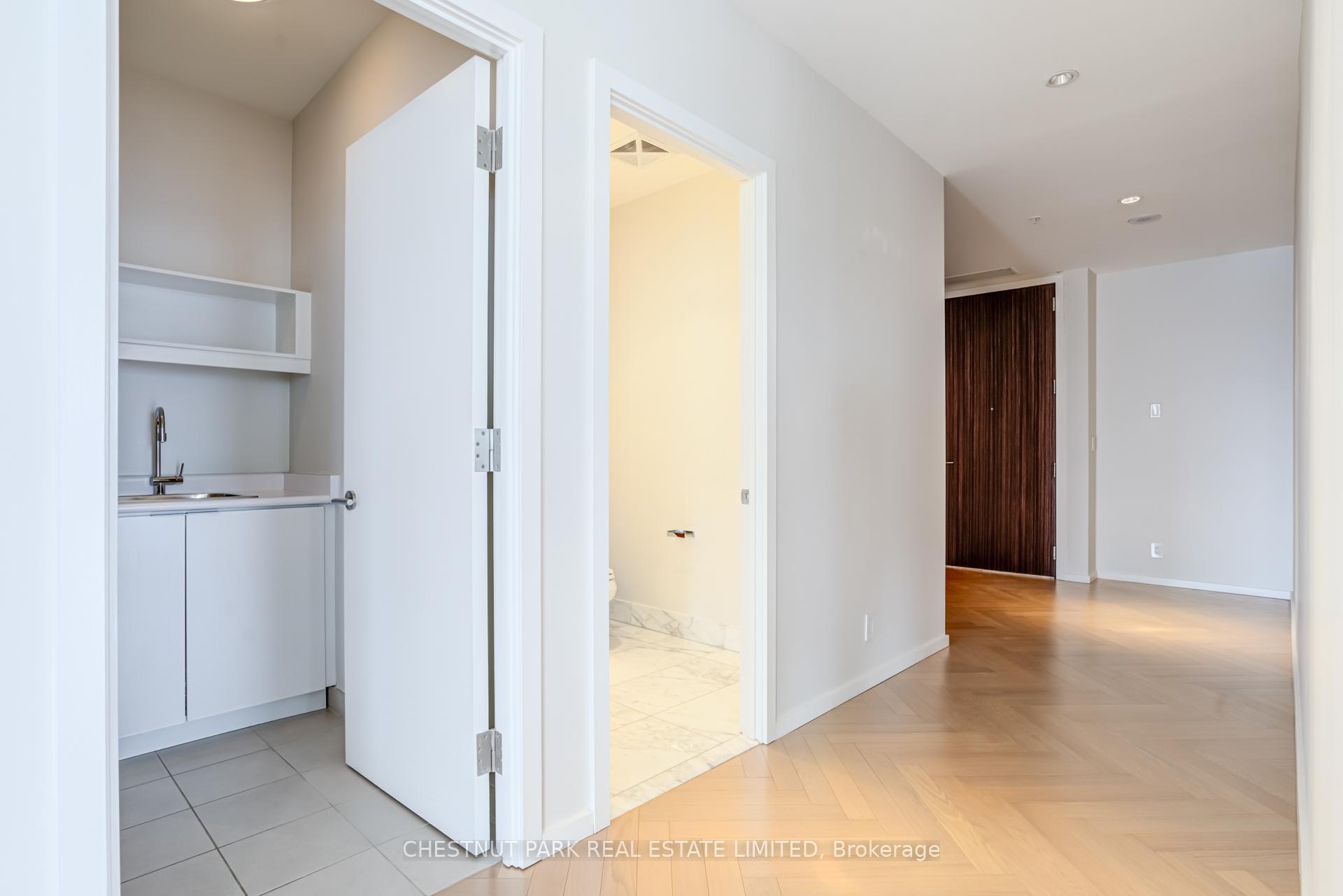 Suite 5808 - 180 University Avenue