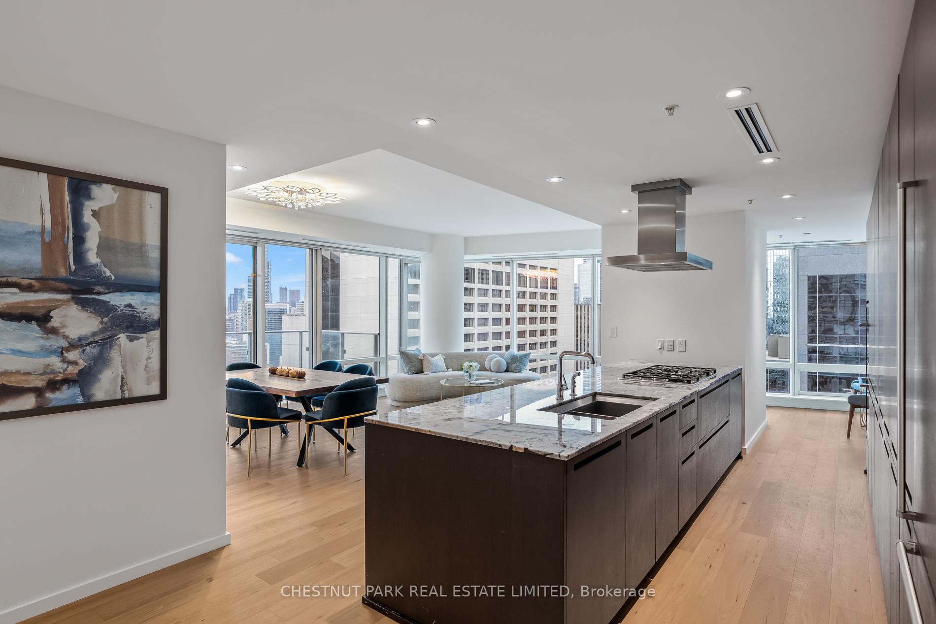 180 University Avenue 2906