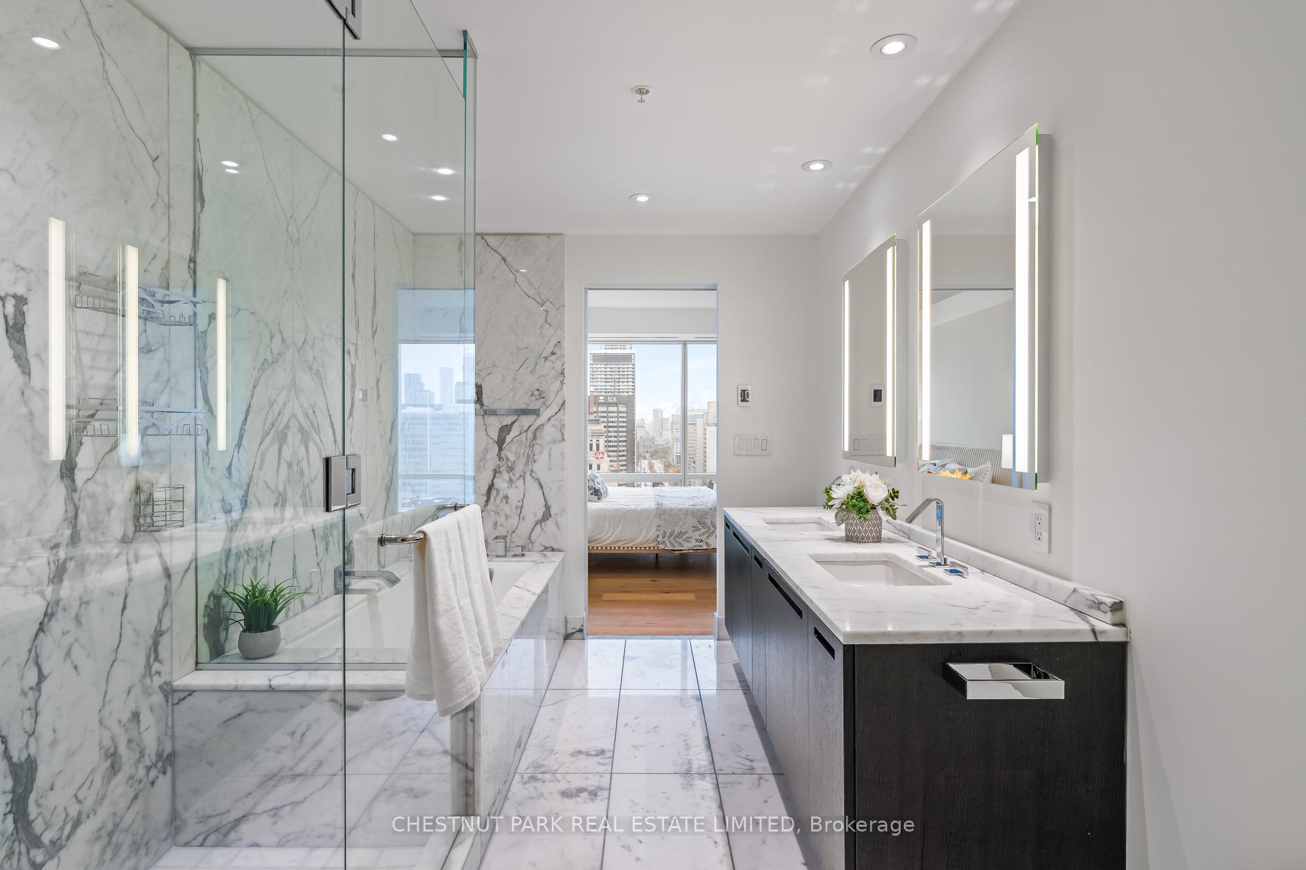 180 University Avenue 2906