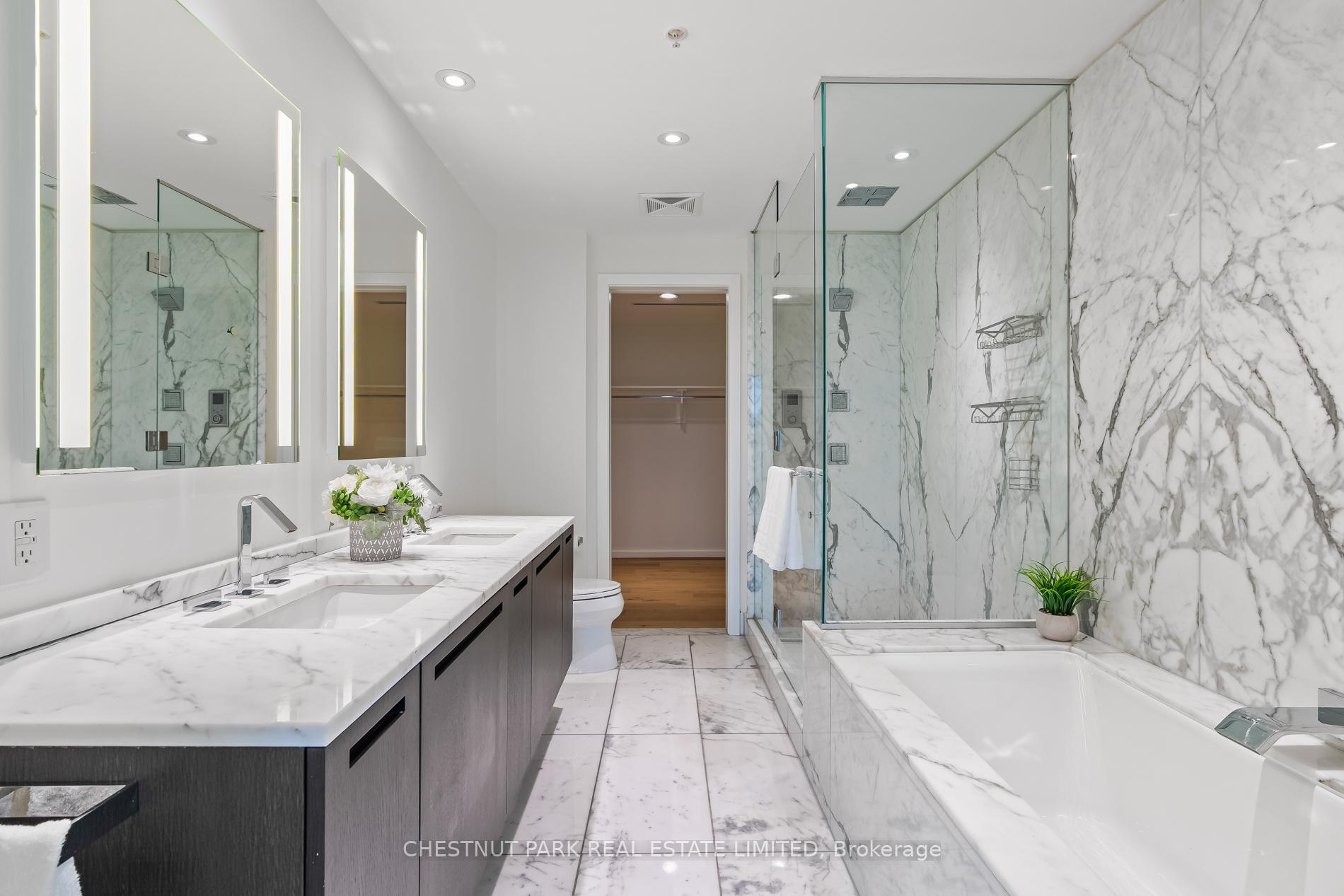 180 University Avenue 2906