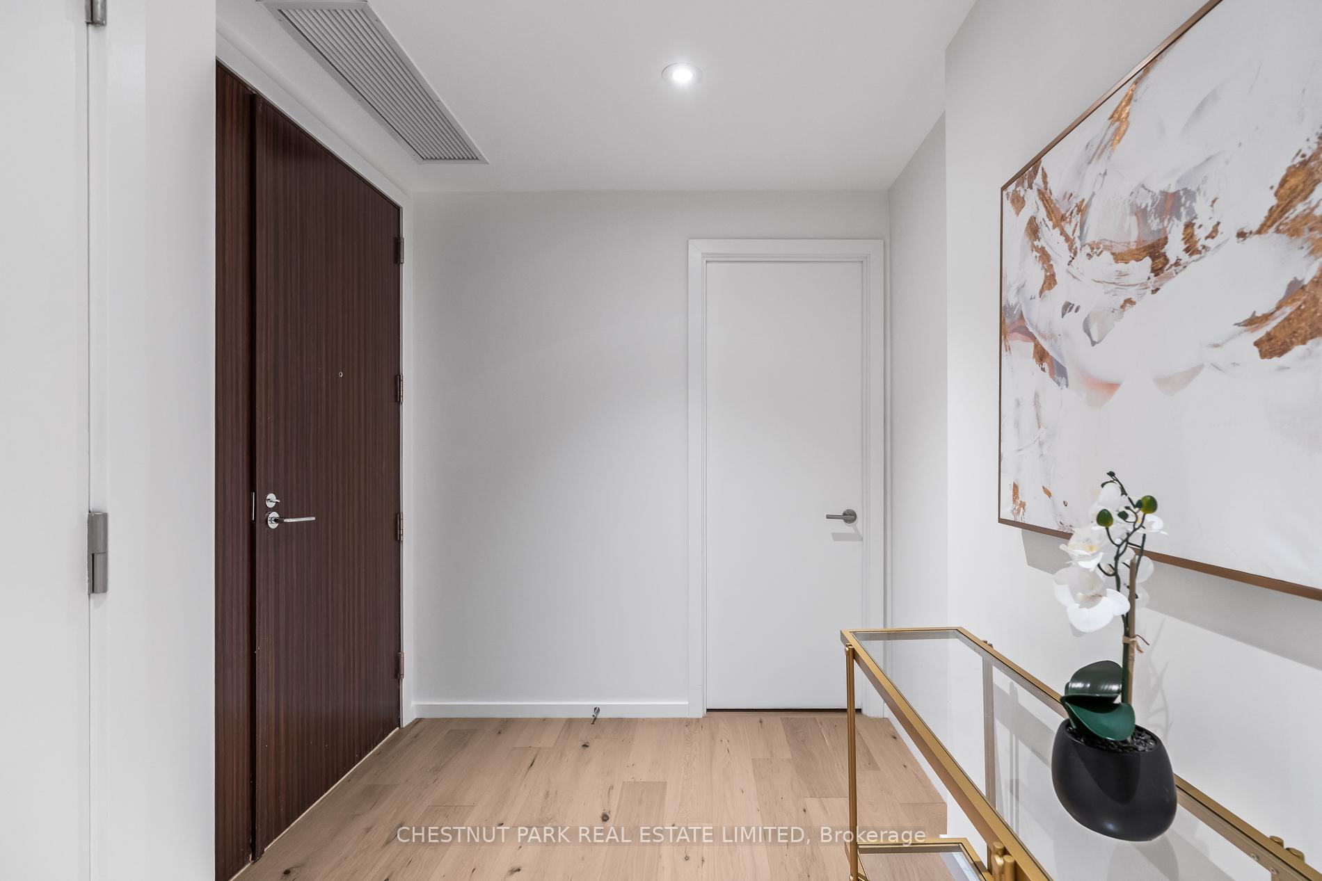 180 University Avenue 2906