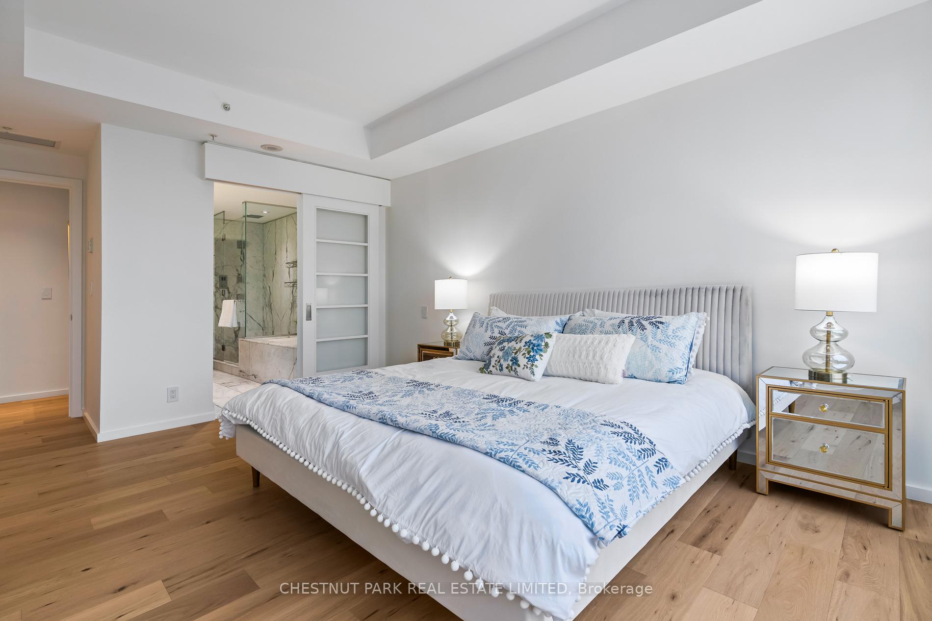 180 University Avenue 2906