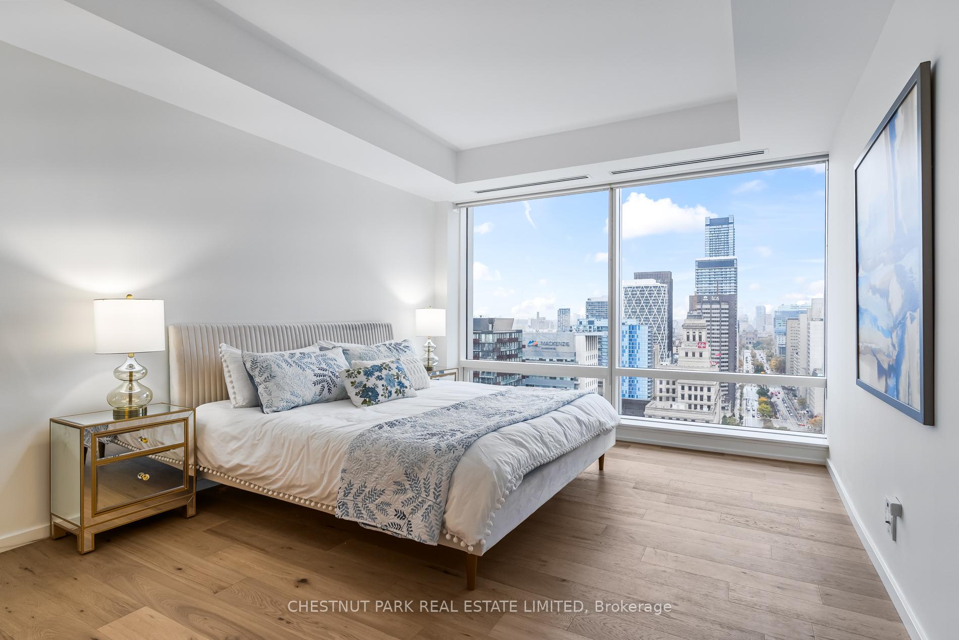 180 University Avenue 2906