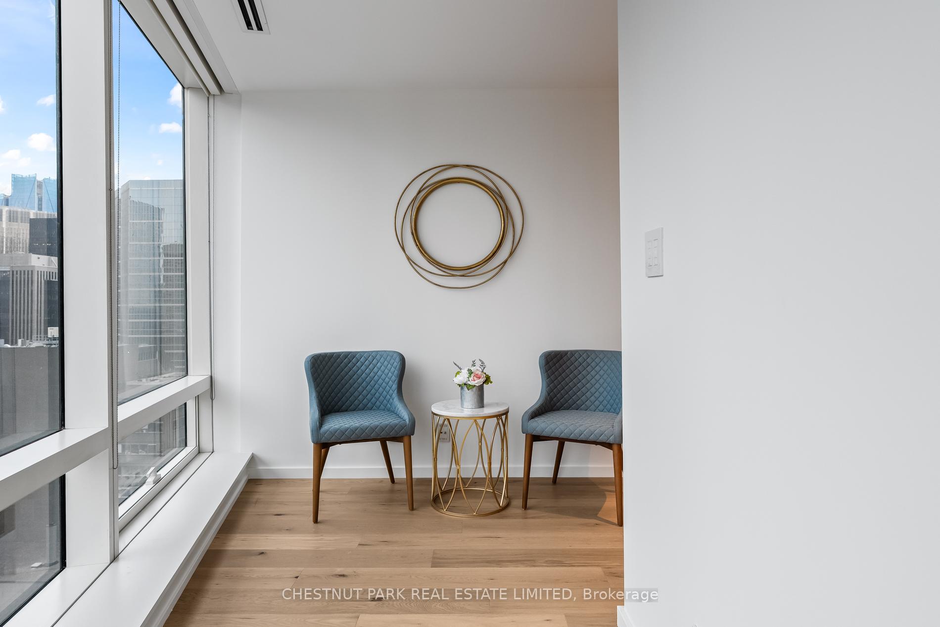 180 University Avenue 2906