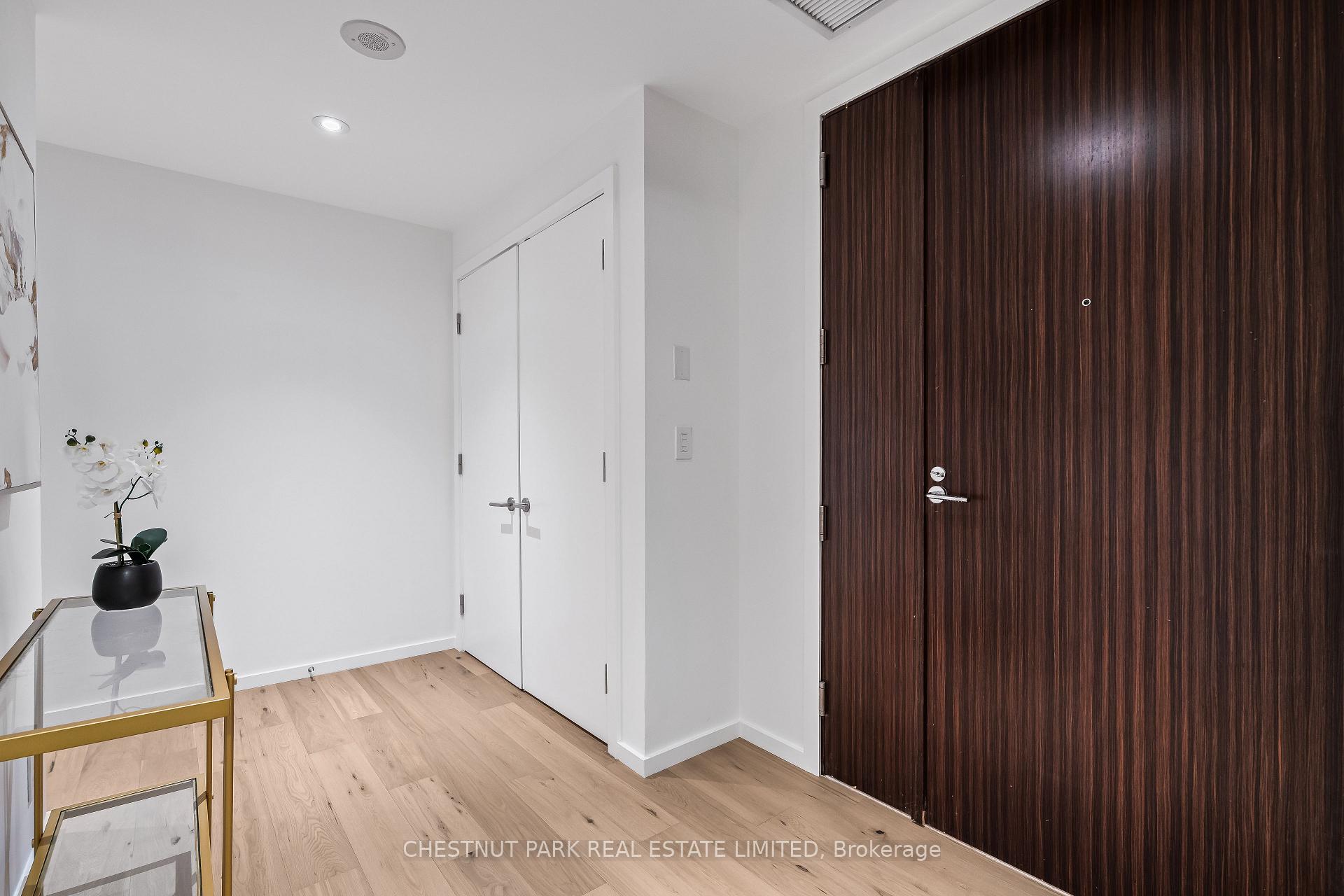 180 University Avenue 2906