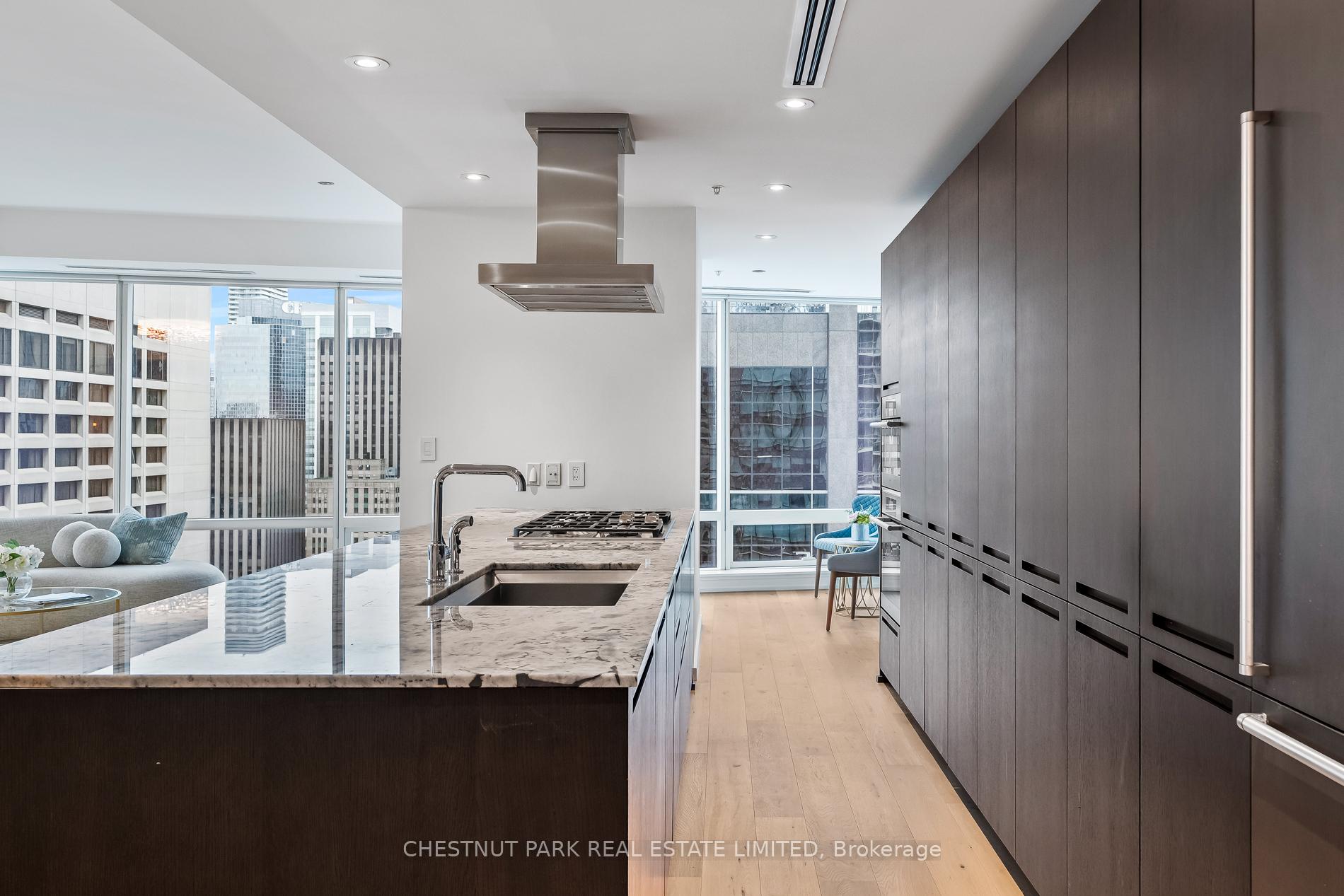 180 University Avenue 2906