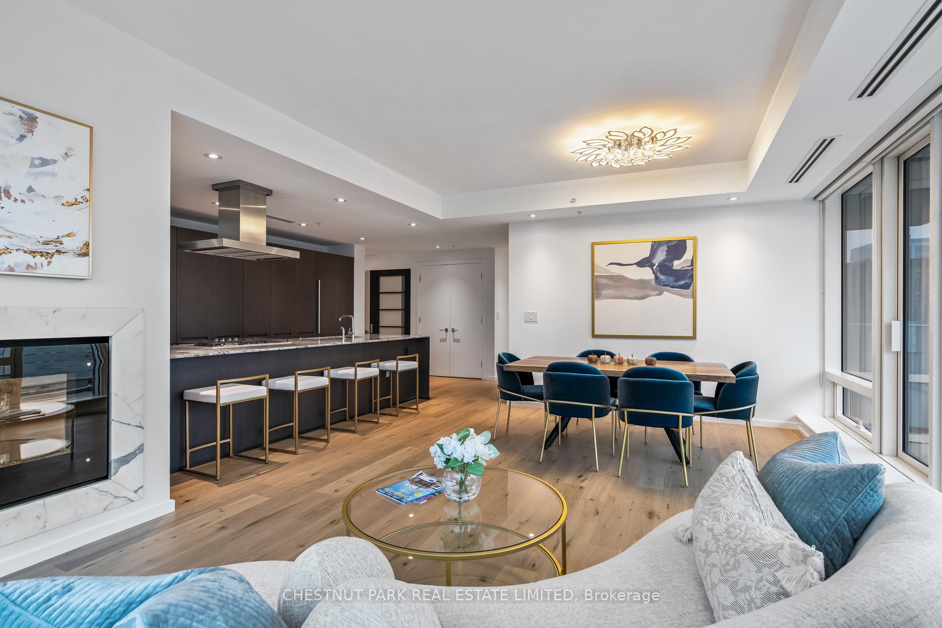 180 University Avenue 2906