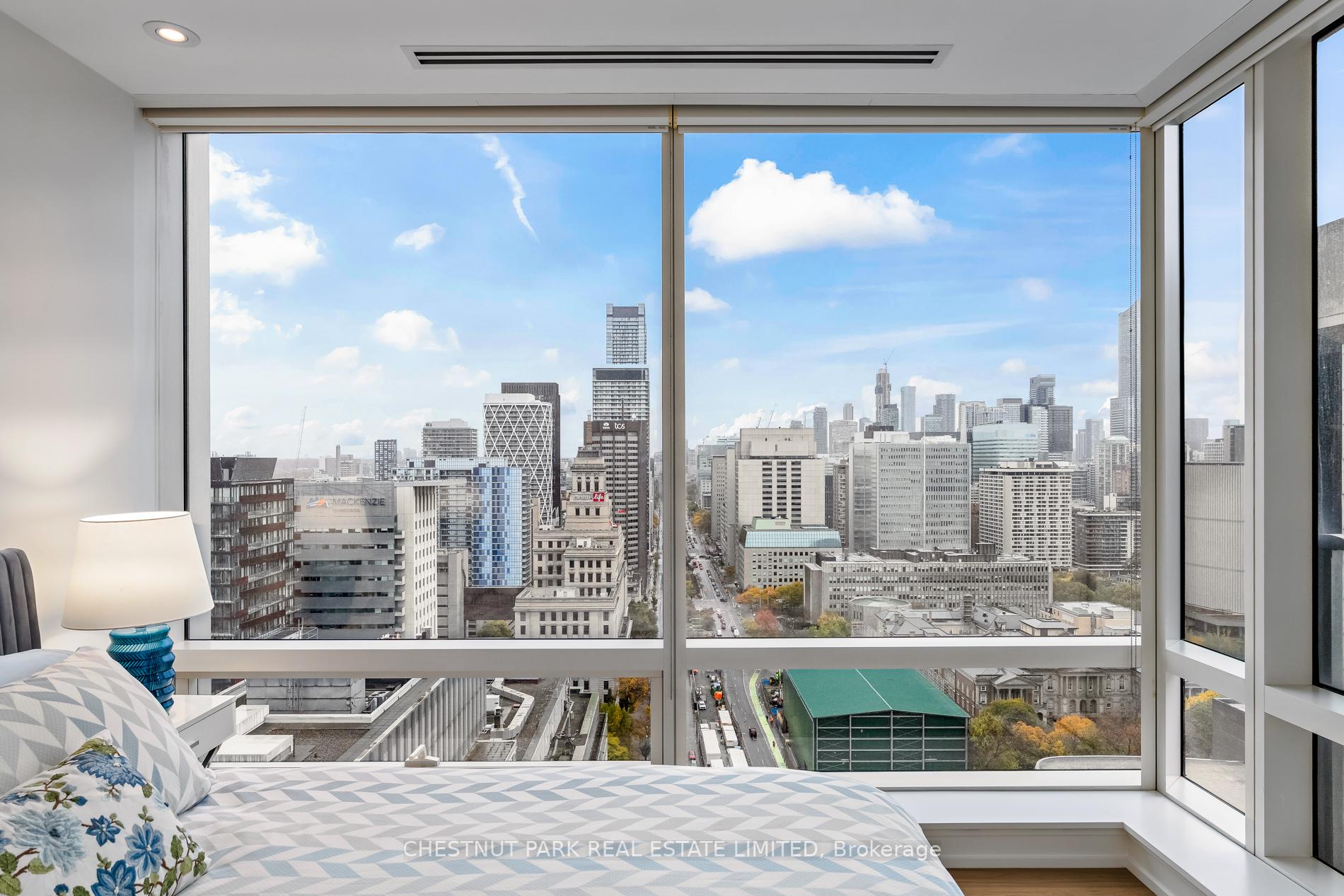 180 University Avenue 2906