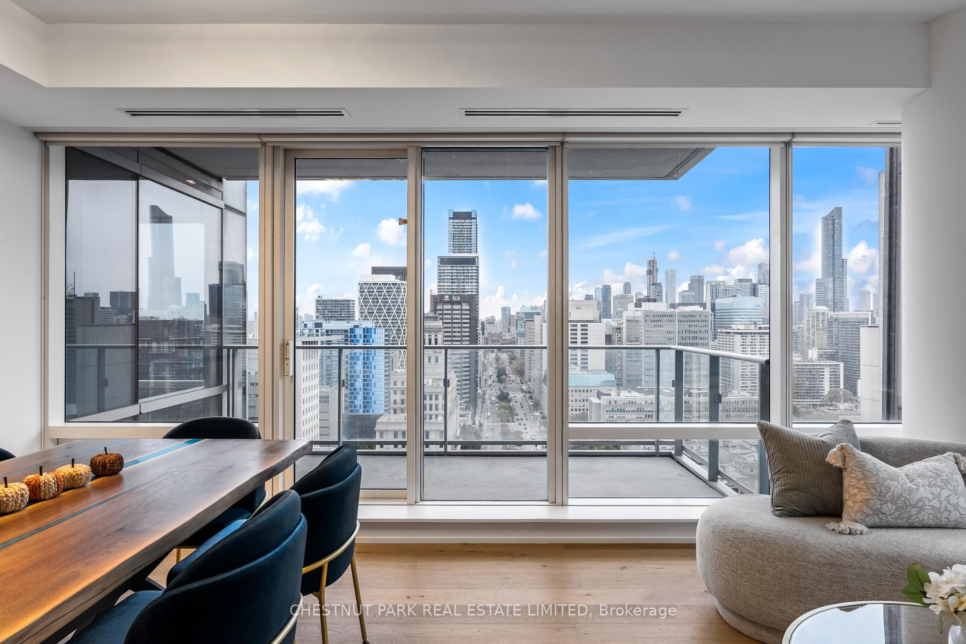 180 University Avenue 2906