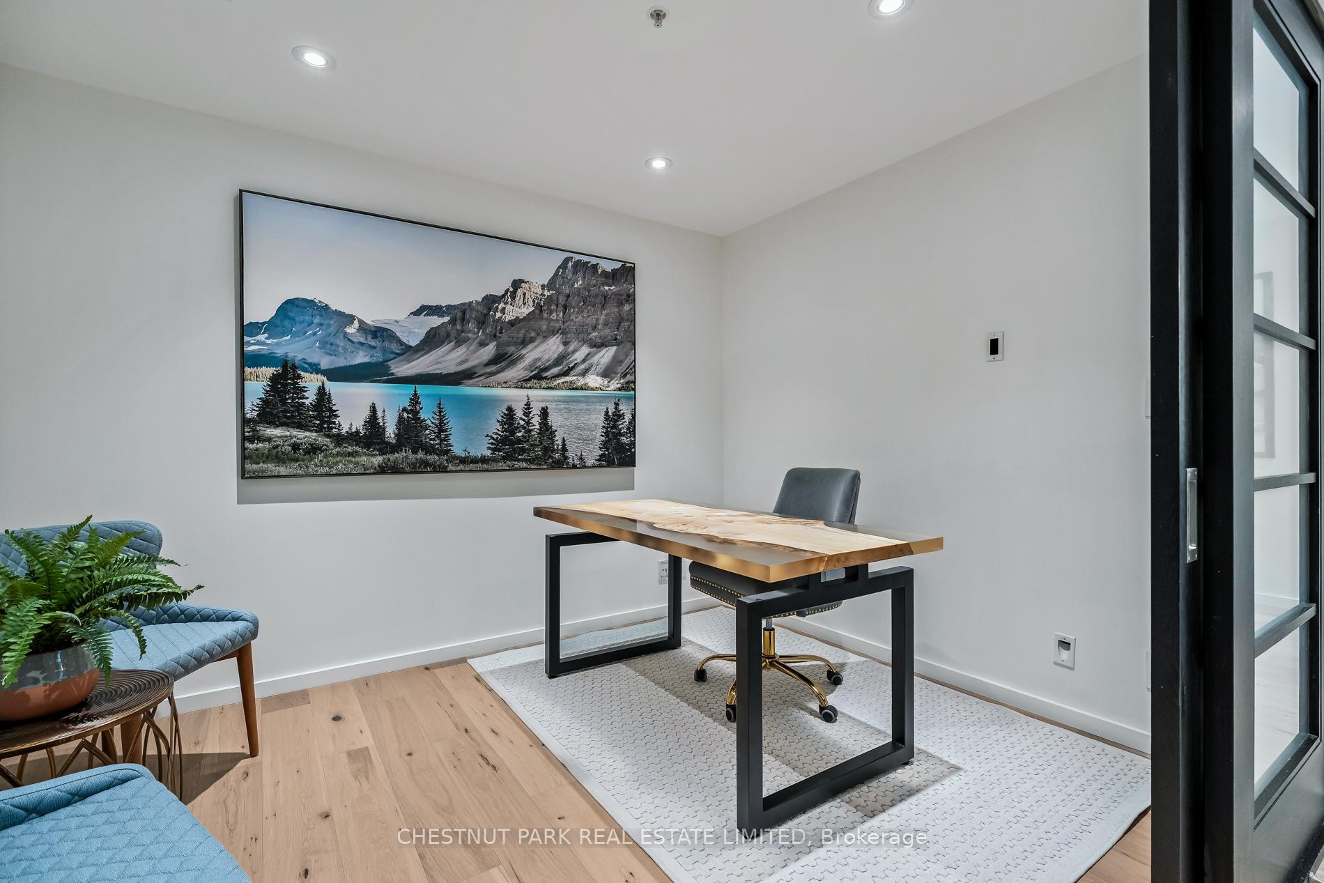 180 University Avenue 2906