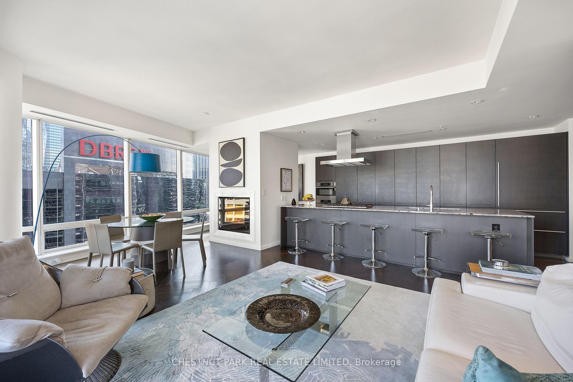 Suite 3006-180 University Avenue
