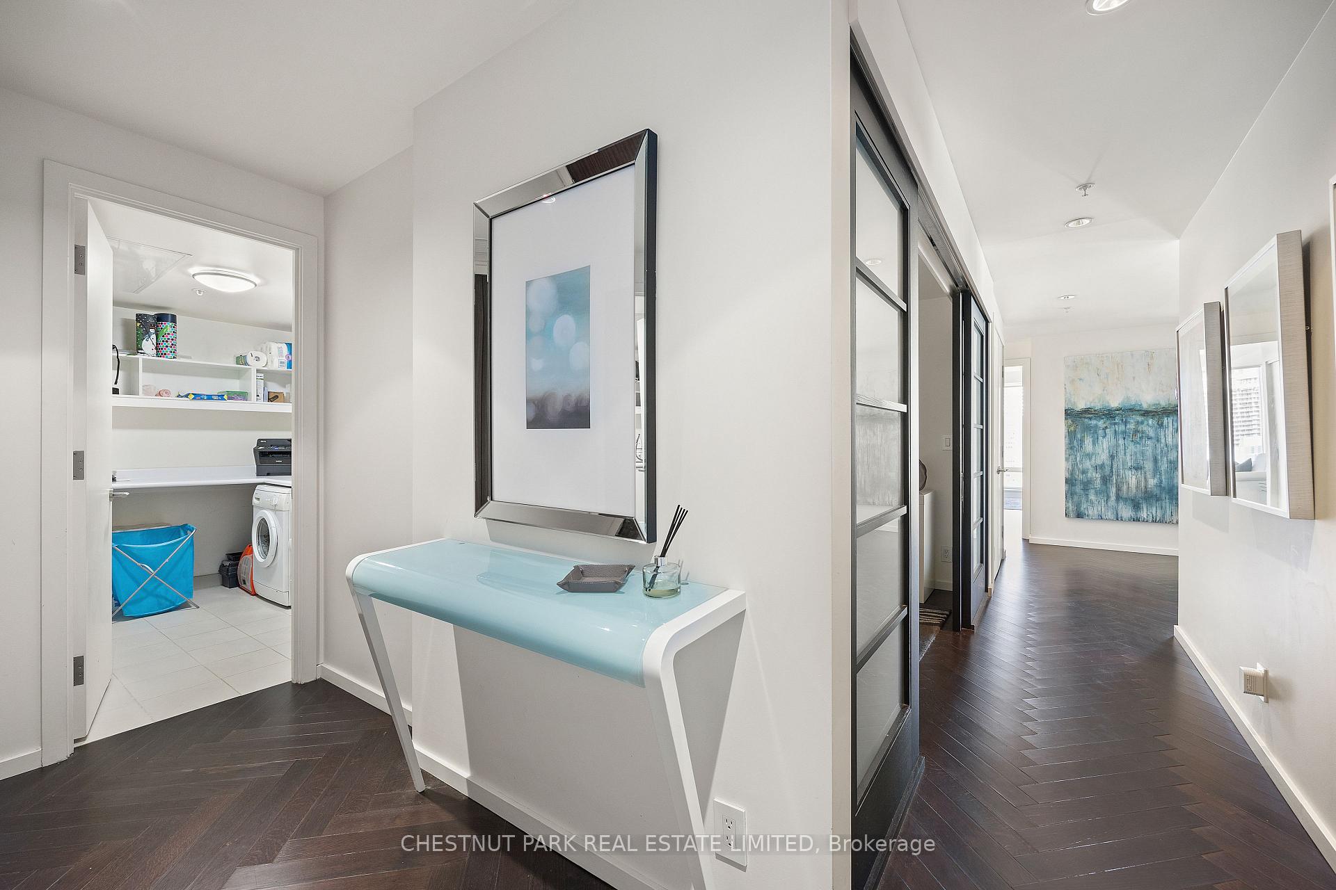 Suite 3006-180 University Avenue