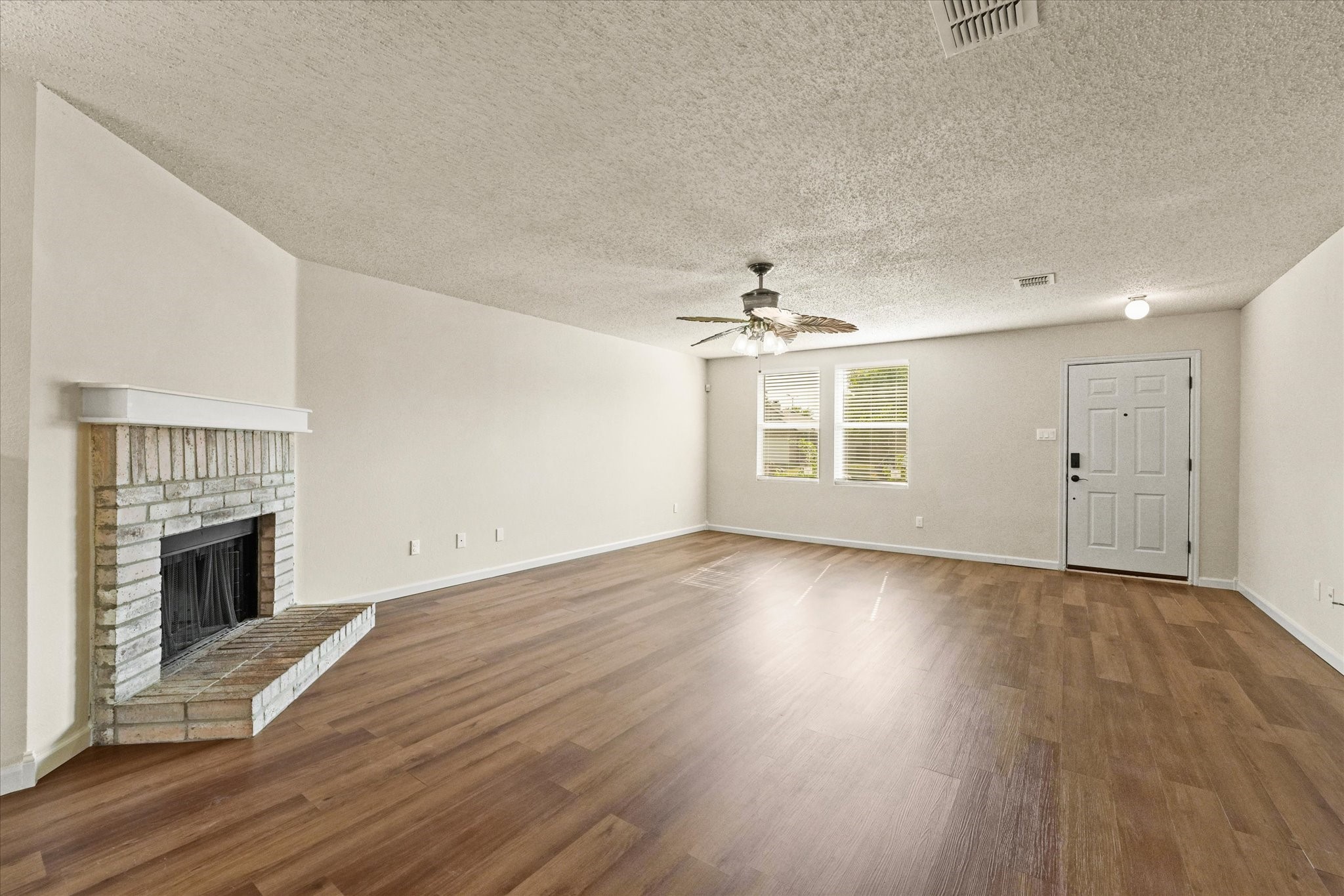 2621 S Wavecrest Court