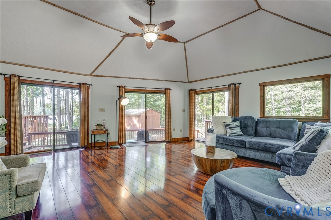 7399 Club Dr