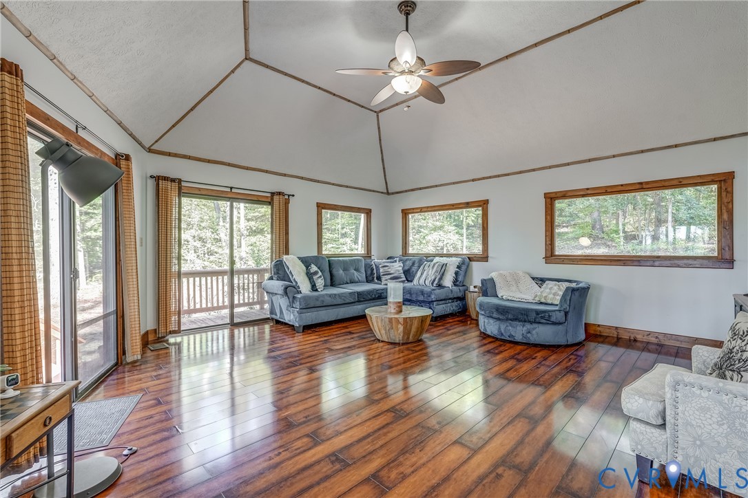 7399 Club Dr