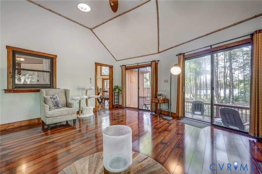 7399 Club Dr