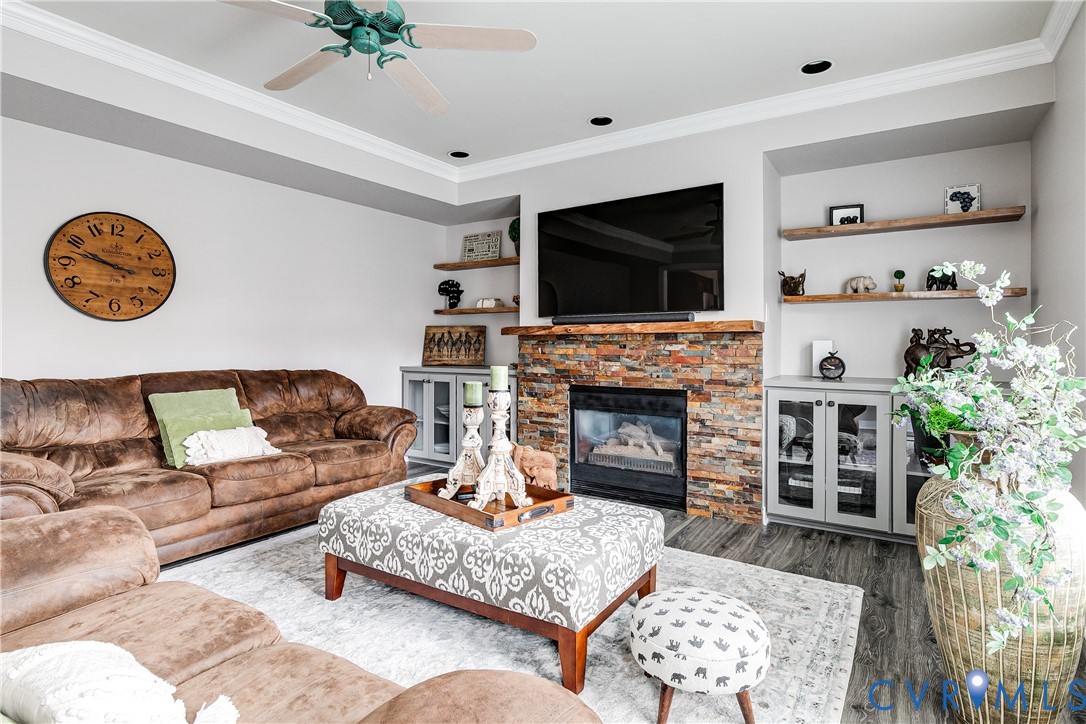 5305 Meadow Chase Ln