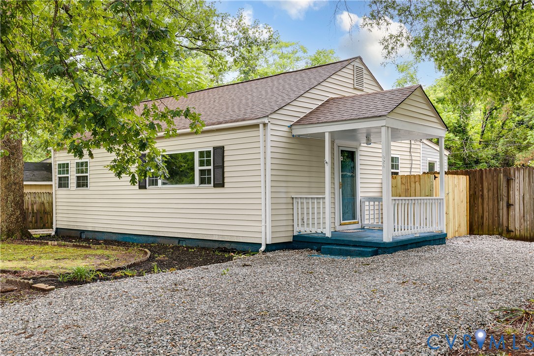 924 Halsey Ln