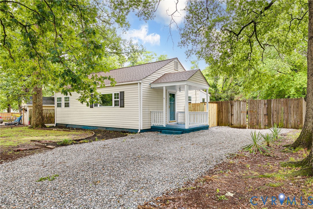 924 Halsey Ln