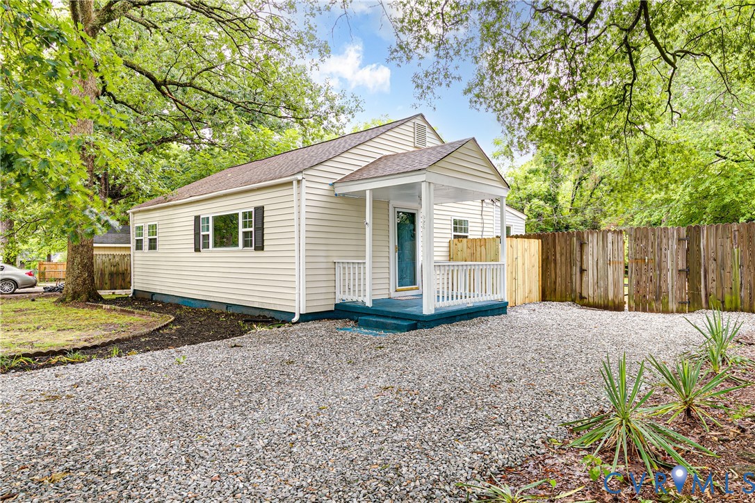 924 Halsey Ln