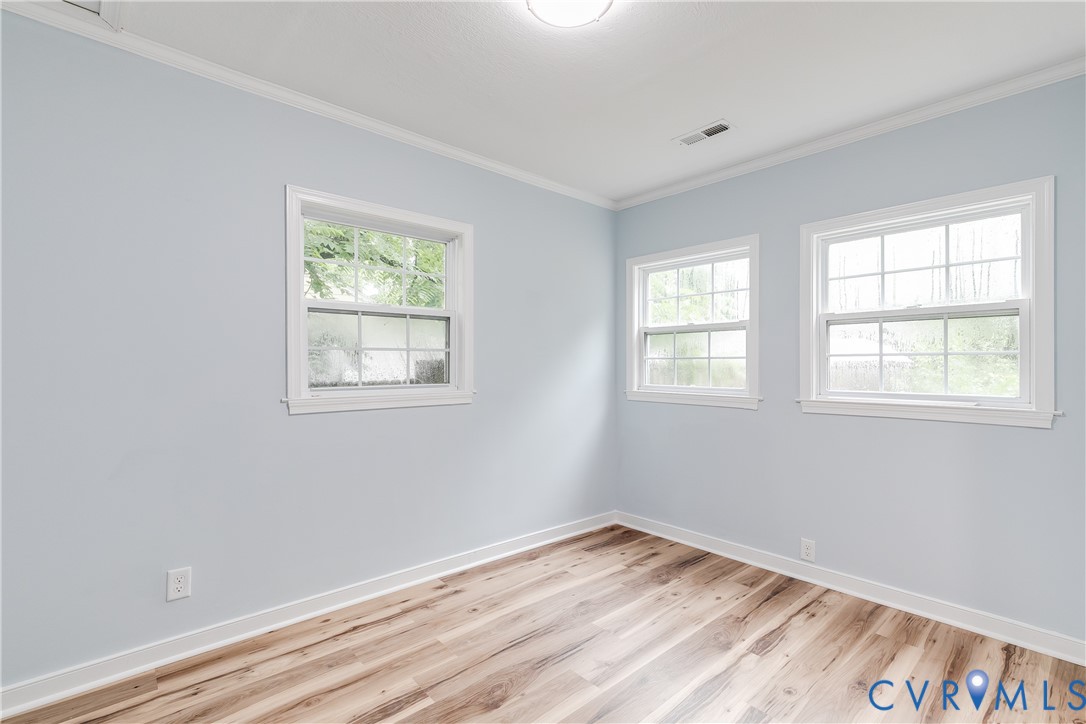 924 Halsey Ln