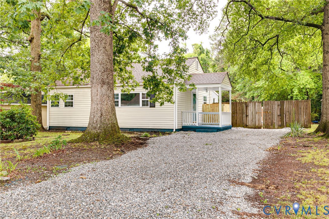 924 Halsey Ln