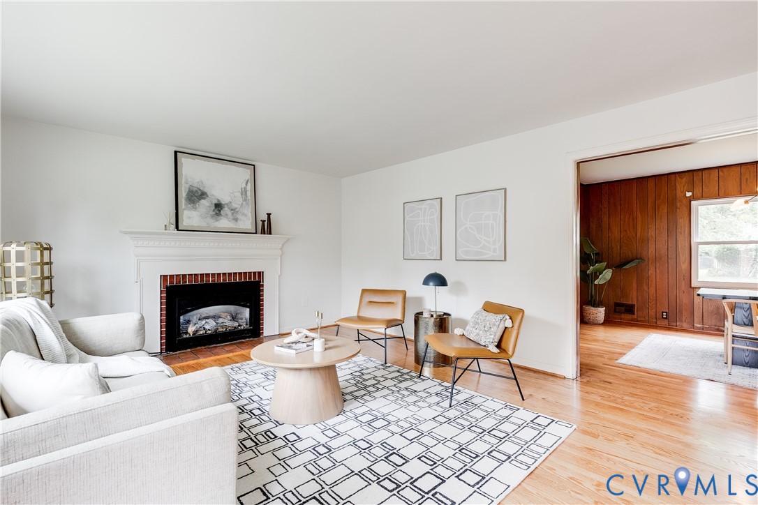 1509 W 45th St