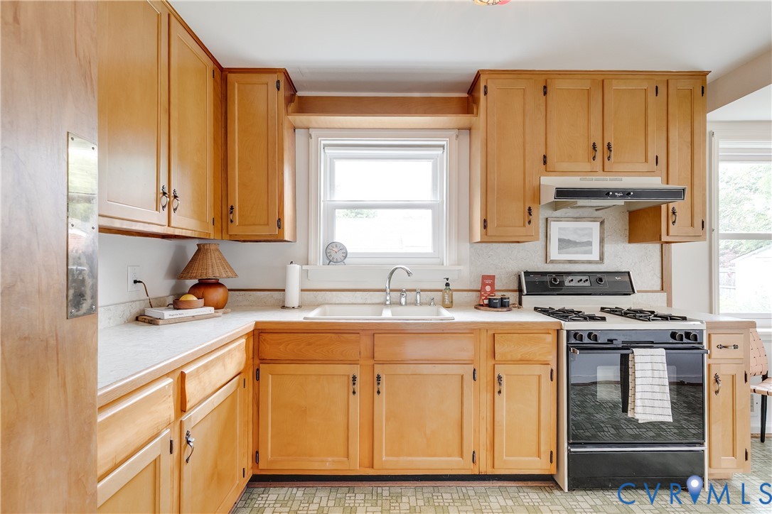 1509 W 45th St