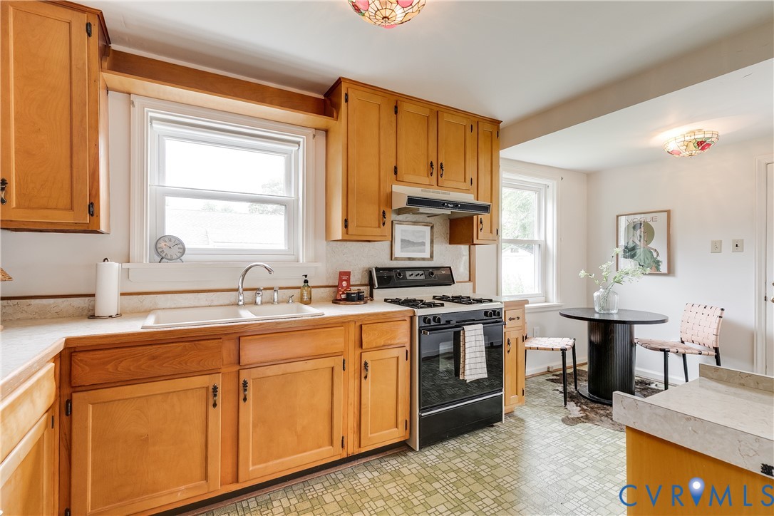 1509 W 45th St