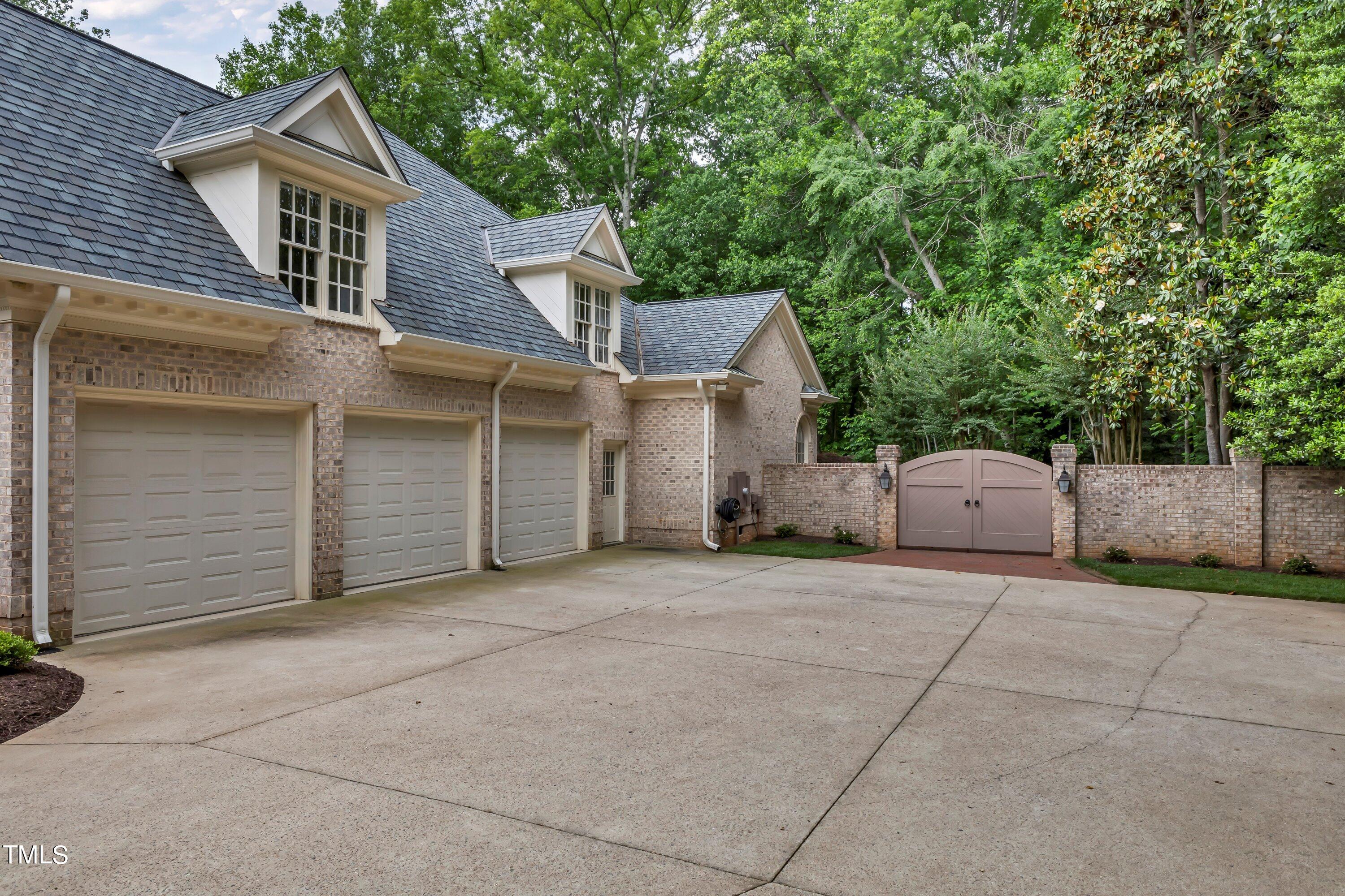 4901 Oakmoor Court