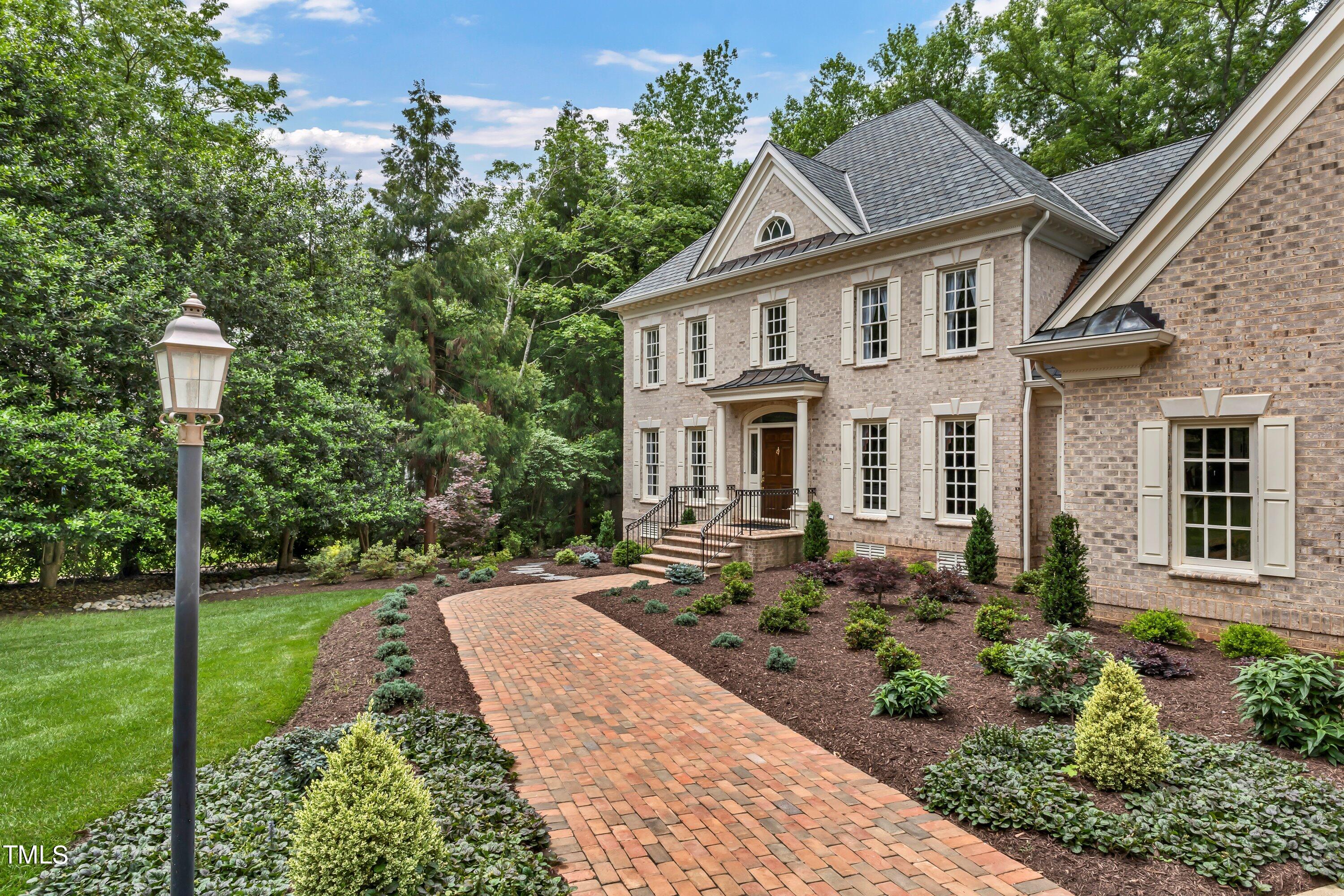 4901 Oakmoor Court
