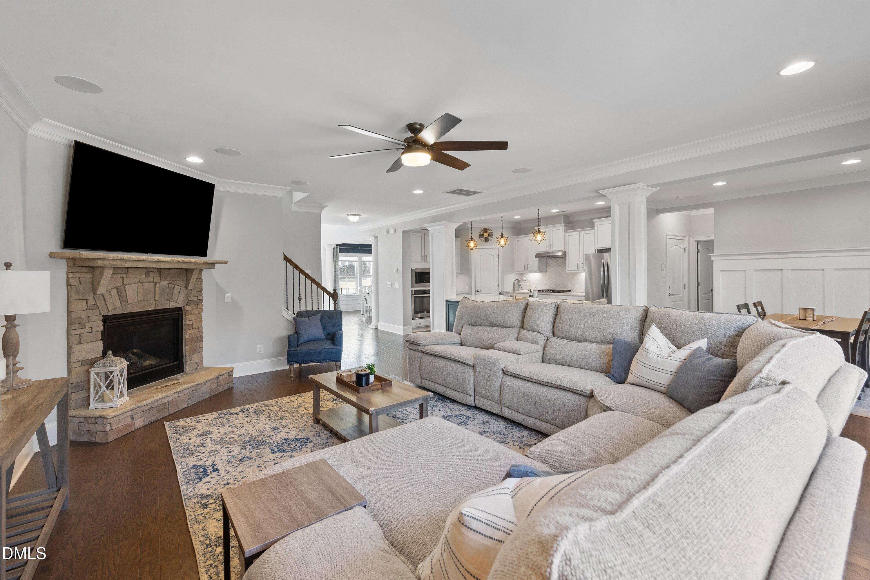 5012 Red Quill Way