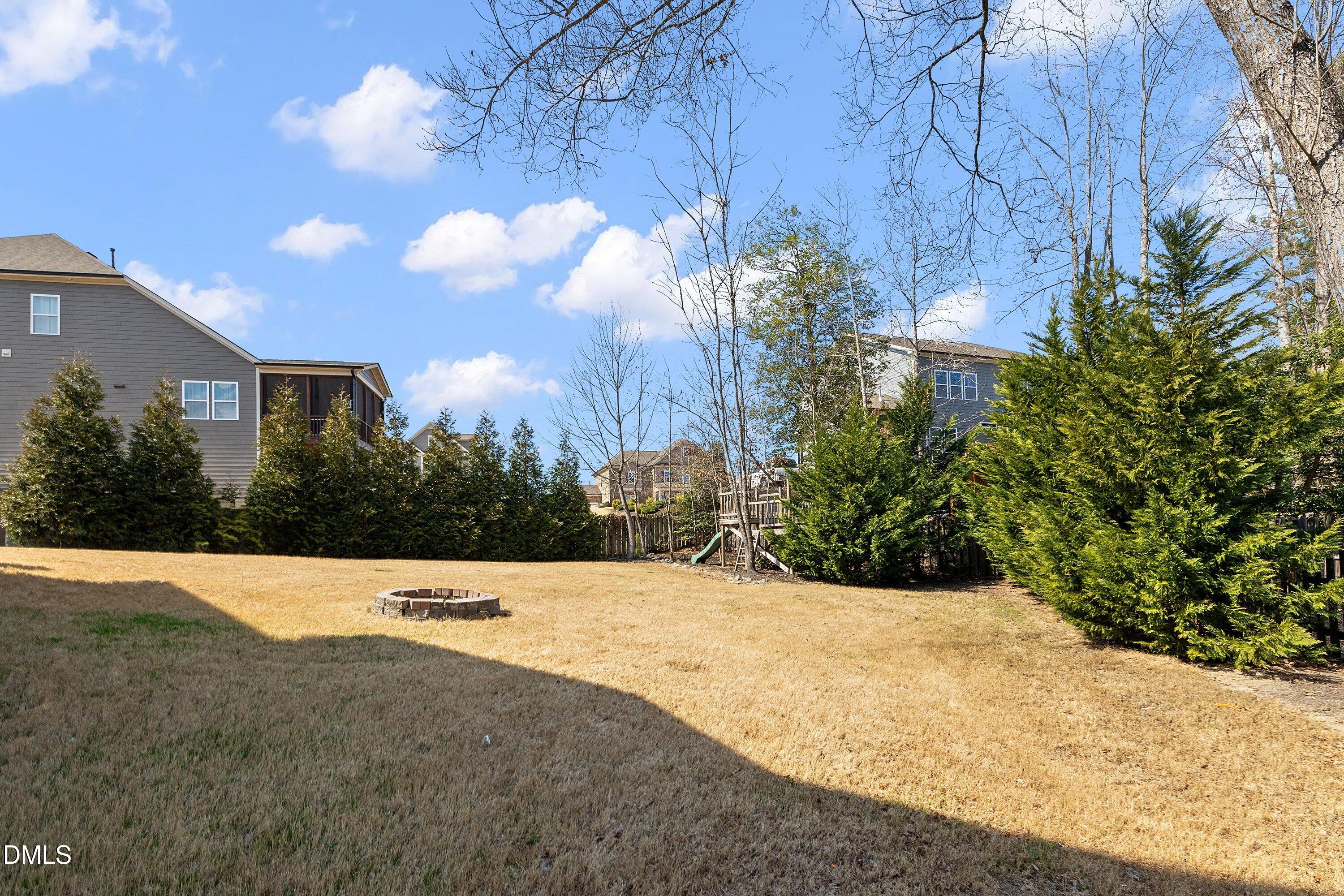 5012 Red Quill Way