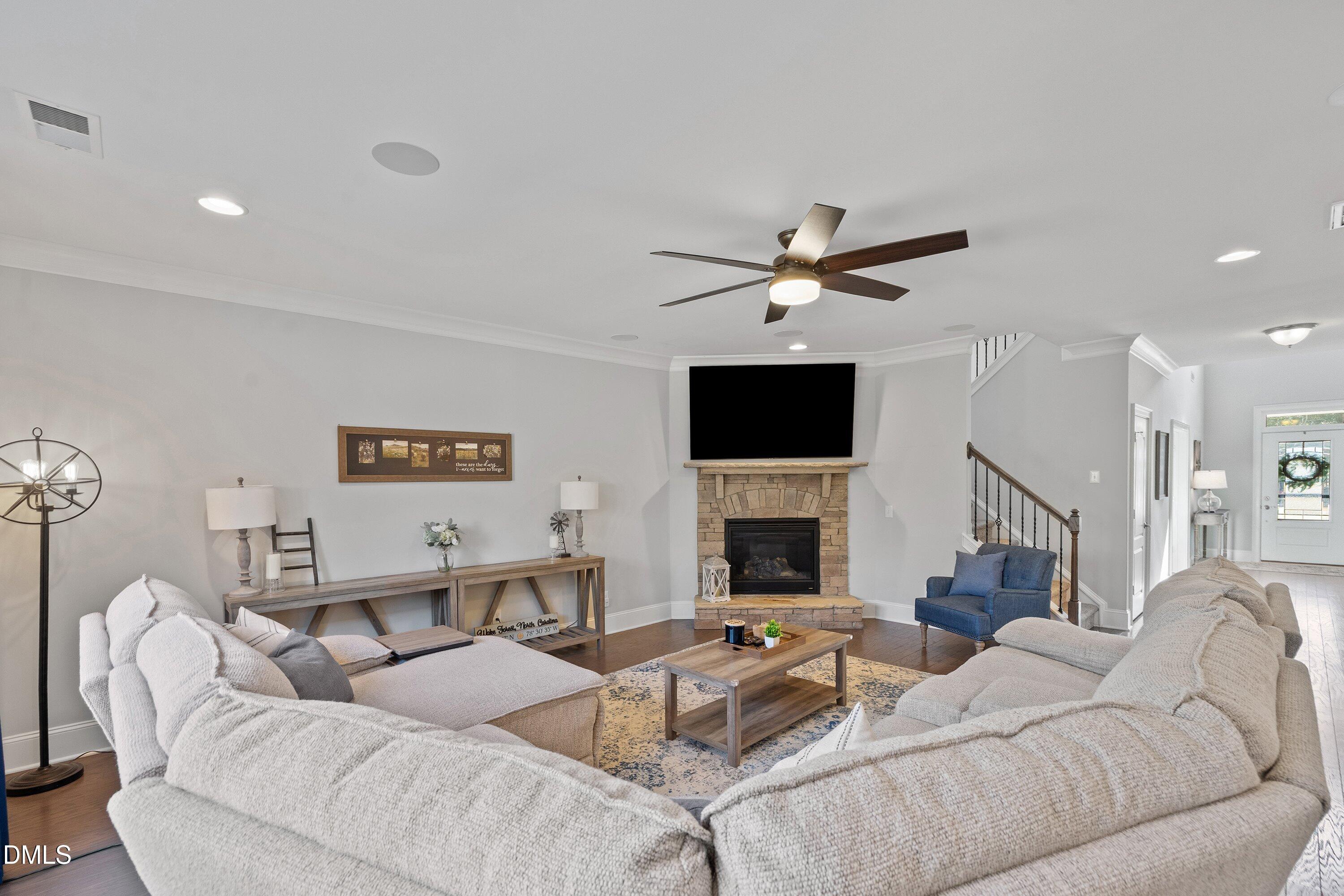5012 Red Quill Way
